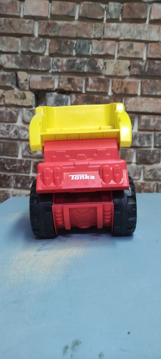 Samochód wywrotka przewrotka Chuck Tonka Hasbro