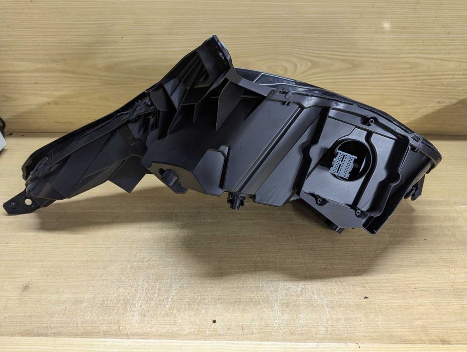 Фара права Range Rover Velar