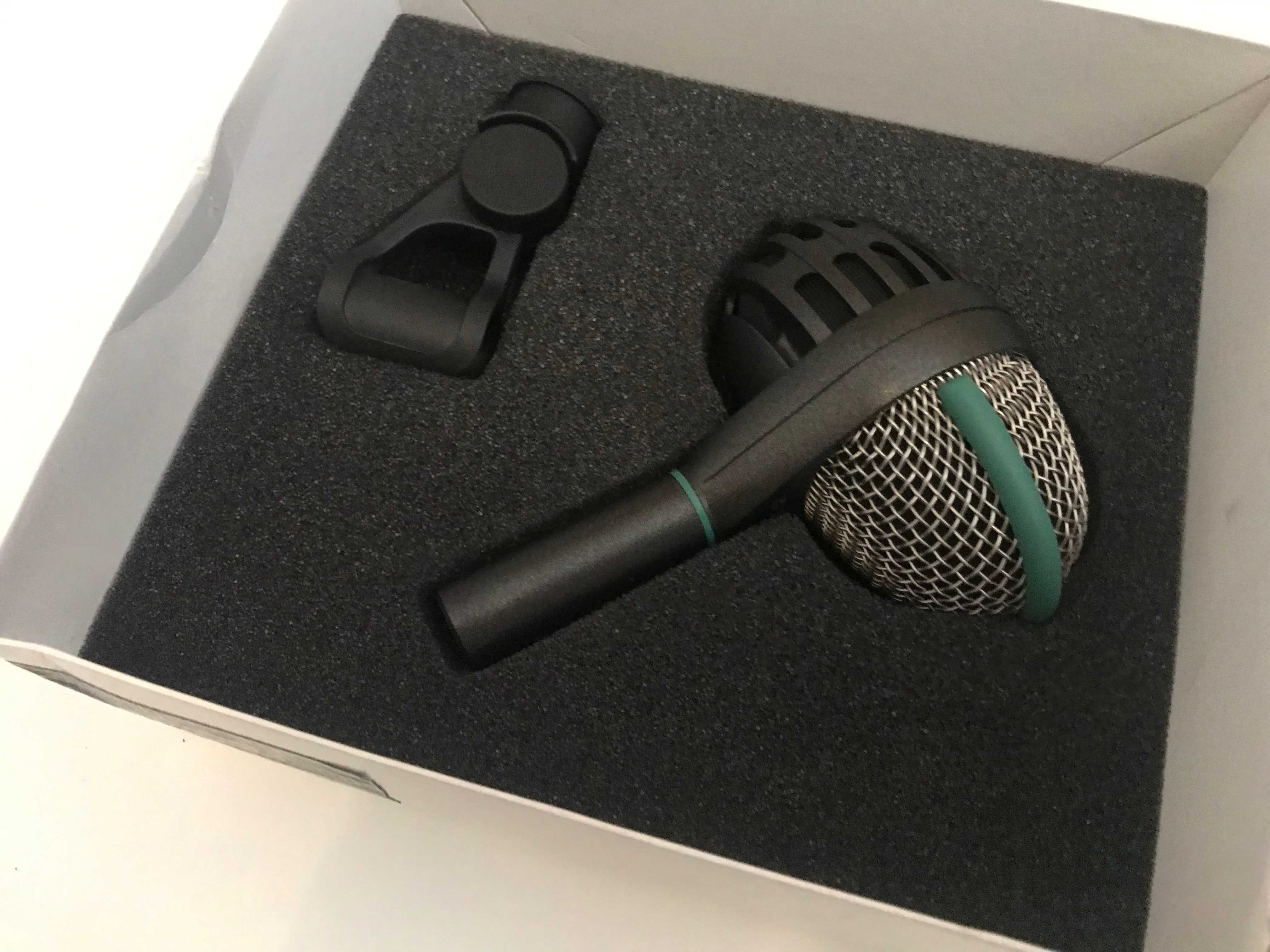 AKG D112 Bass Drum Microfone