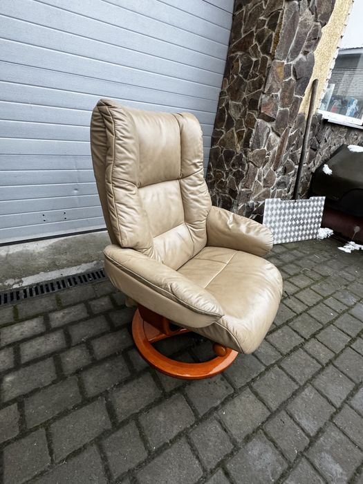 Шкіряне компютерне крішло