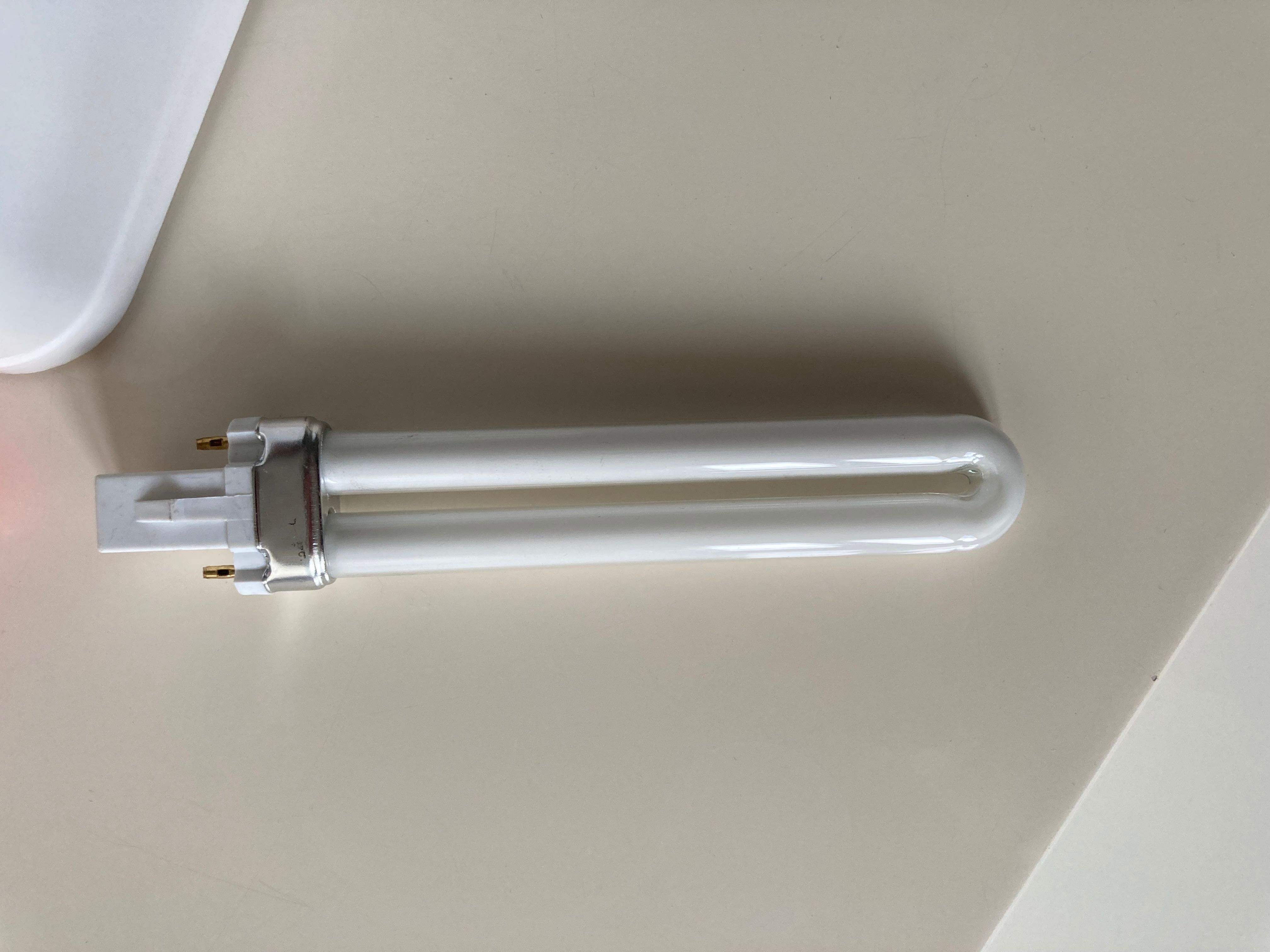 Lampa UV do manicure hybrydowego paznokci