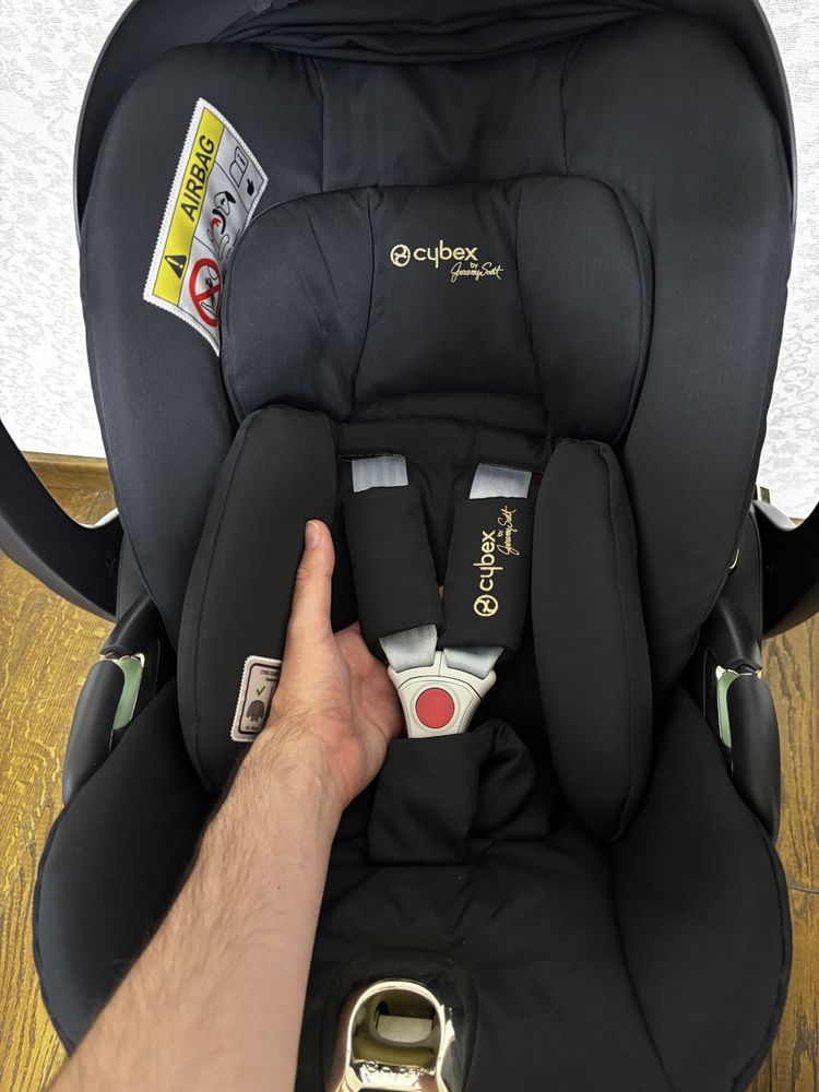 Автокрісло Cybex Cloud T i-Size by Jeremy Scott Wings відмінний стан