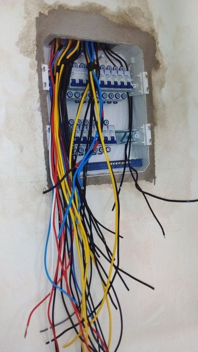 Eletricista de Confiança – Instalações e Manutenção.