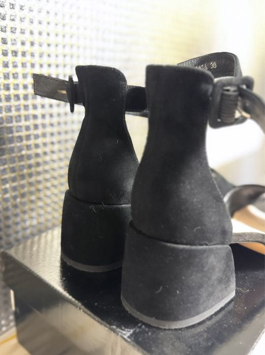 Женсие босоножки замш