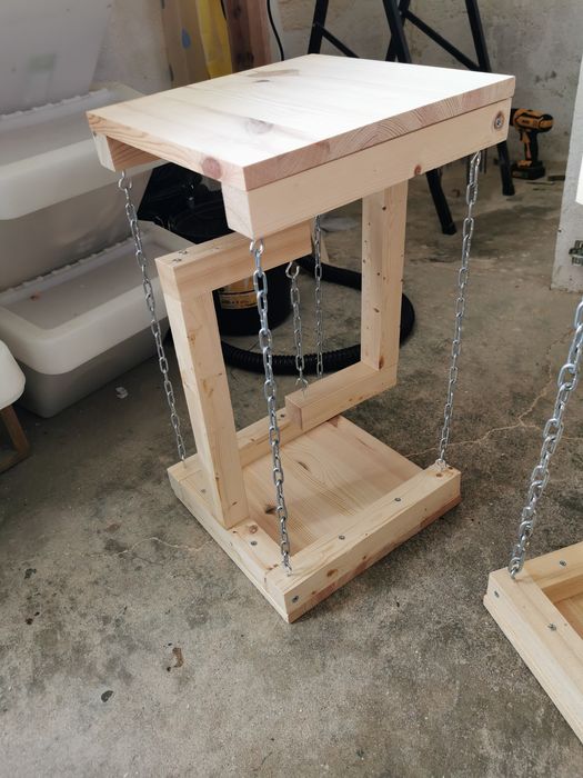 Mesa de apoio suspensa