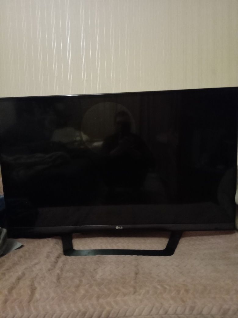 Продам телевизор LG 42LM640T-ZA