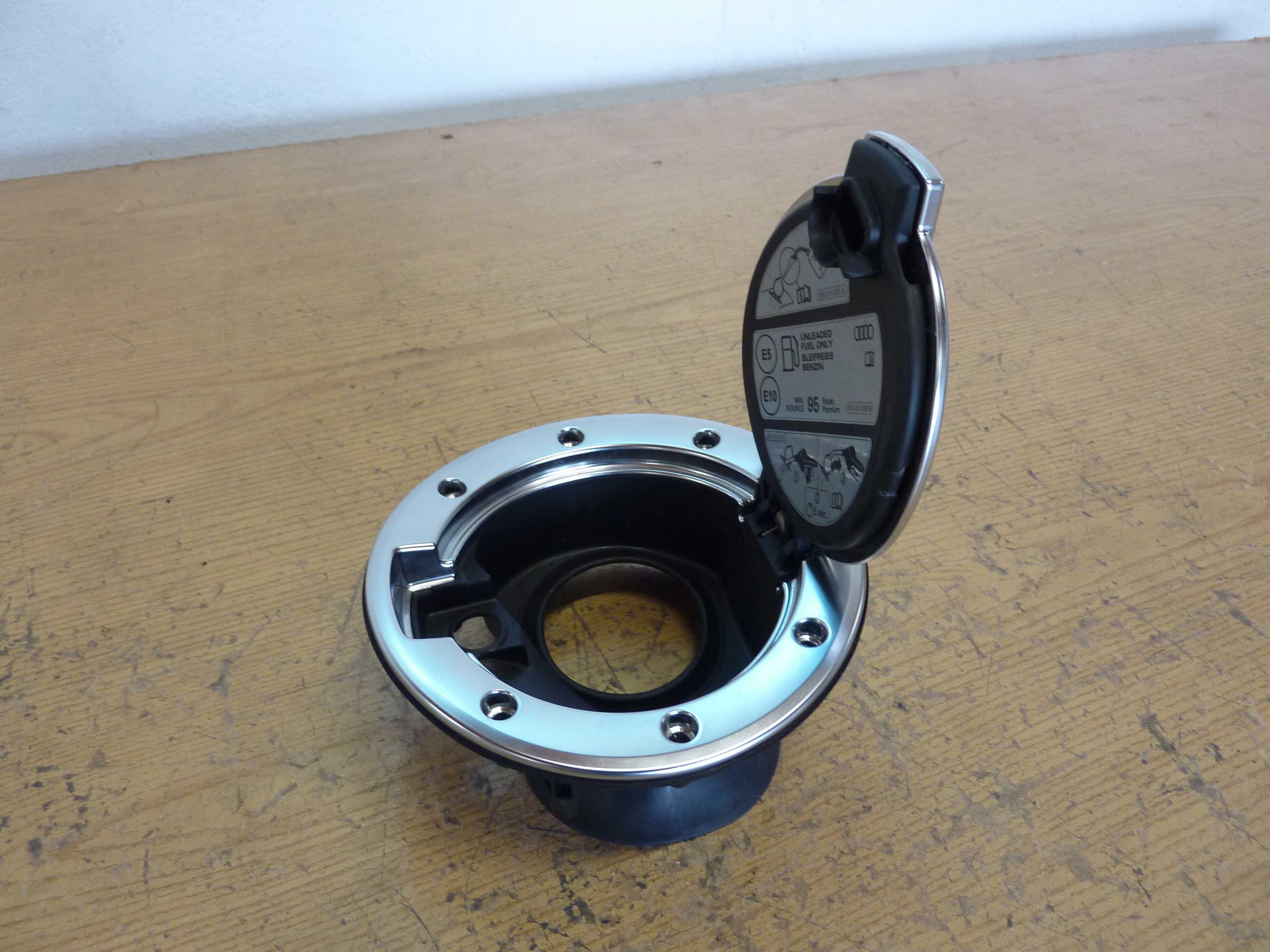 AUDI TT 8S klapka wlewu paliwa CHROM ładna 8S0.809857E