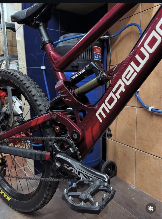 Sprzedam zjazdówkę Morewood Makulu roz.M 27,5,dh,fr