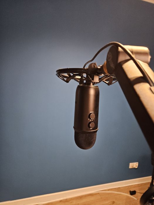 Blue Yeti (czarny) + oryginalny statyw – jak nowy, używany pół roku