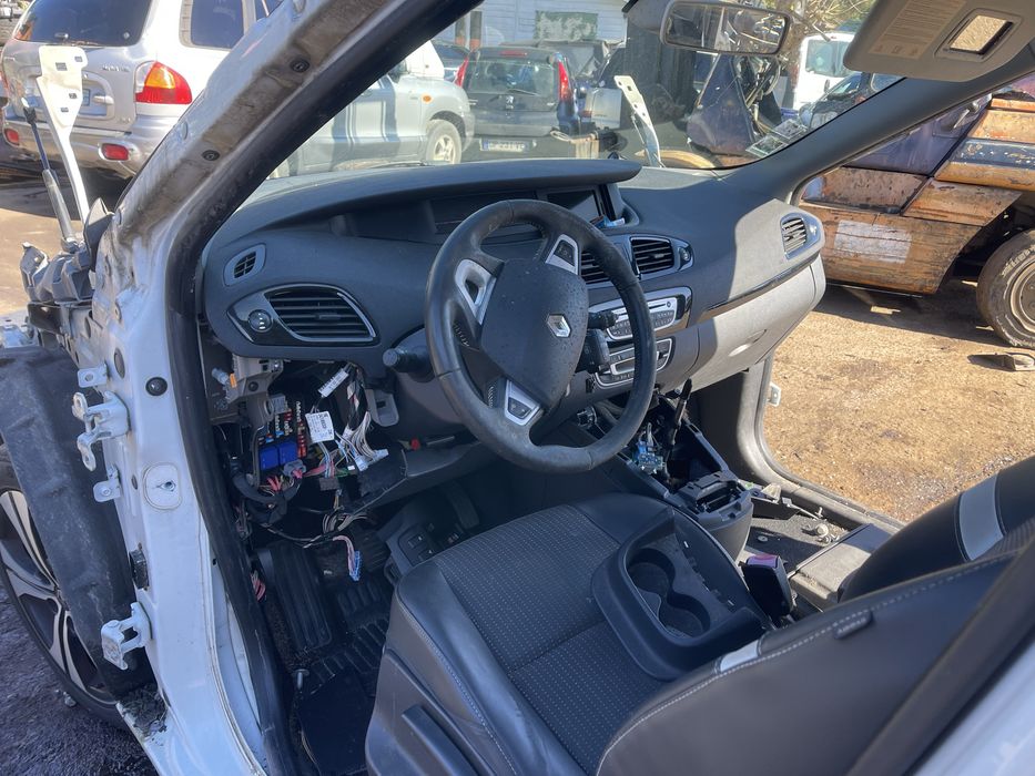 Авторозборка сценік 3 ресталінг запчастини двигун ляда двері фара стоп