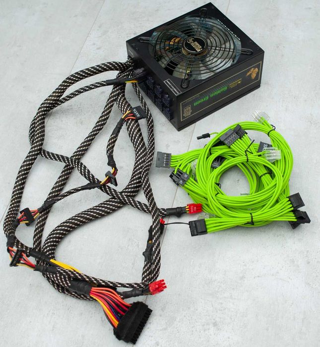 Super Flower Golden Green 80+ gold 800W + custom cable