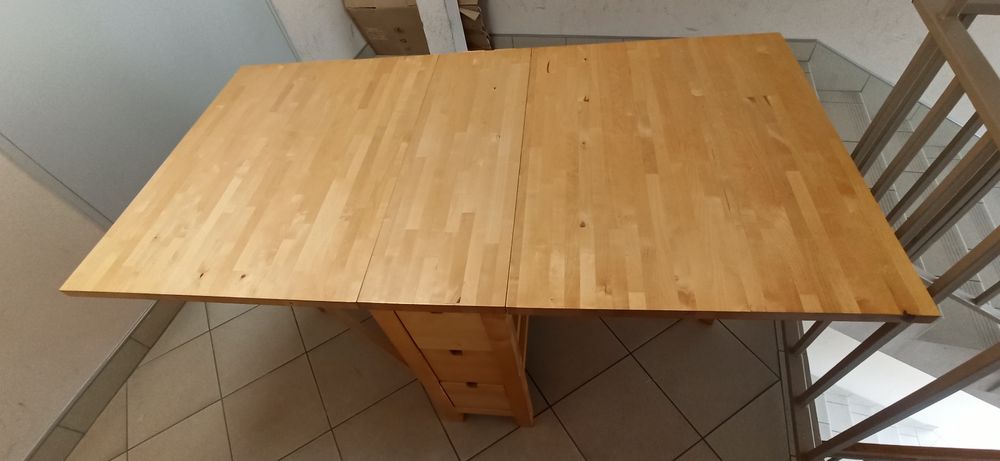 Drewniany rozkładany stół IKEA, brzozowy z szufladami