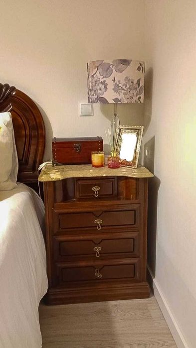 MOBÍLIA QUARTO CASAL em ótimo estado