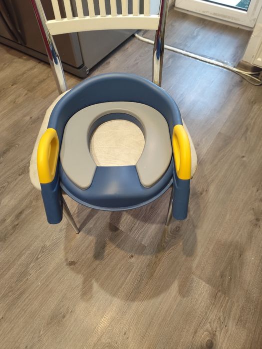 Навчальне сидіння на унітаз зі сходами для дітей