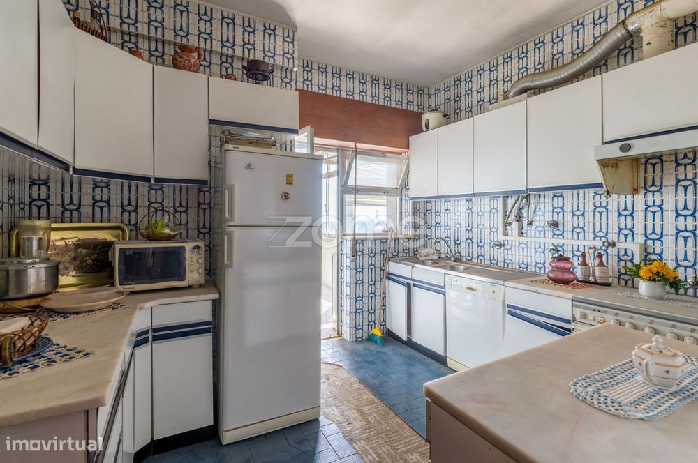 T4 no Restelo c/ box e vista rio Tejo