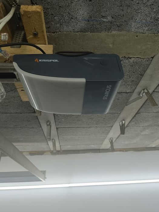 Napęd do bramy gareżowej