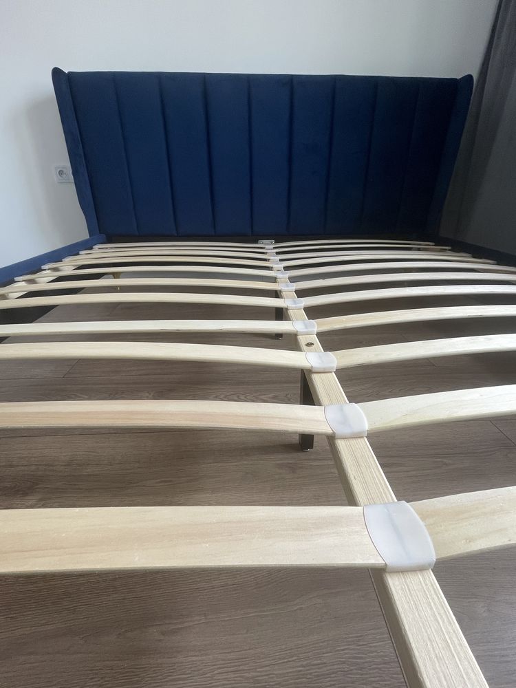 Nowe łóżko tapicerowane granatowe/niebieskie, zlote nozki 180cm