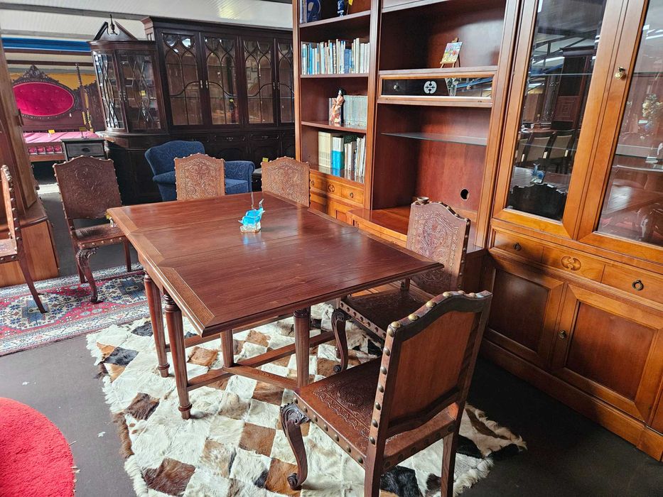 Mesa em madeira maciça estilo Holandês - Muito bom estado geral