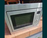 Kuchenka  mikrofalowa do zabudowy grill Kernau 1450W