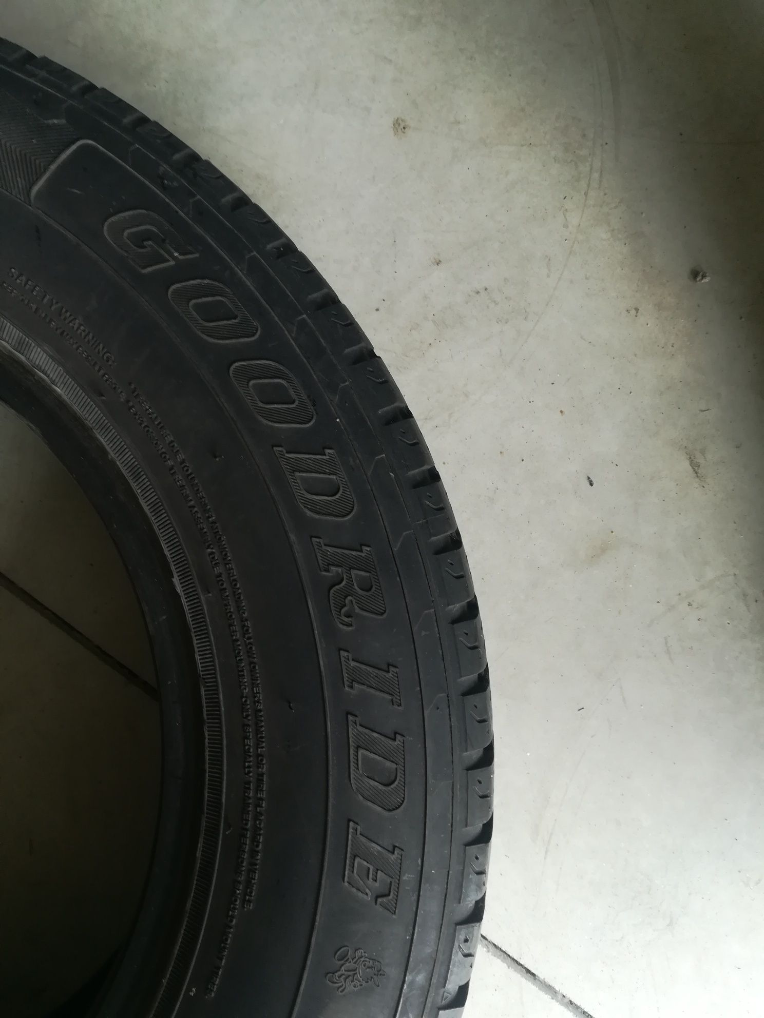 2 pneus 205 70 r15C goodride