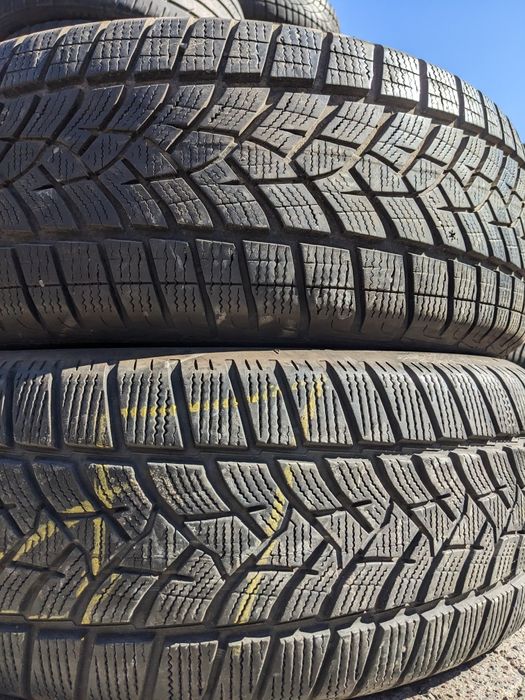 235/60R18 Goodyear UltraGrip