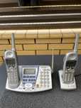 Telefon stacjonarny Panasonic z dwiema słuchawkami