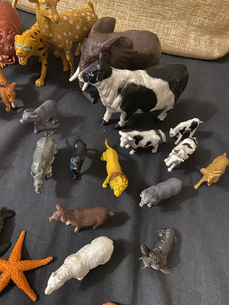 Набір іграшкових тварин