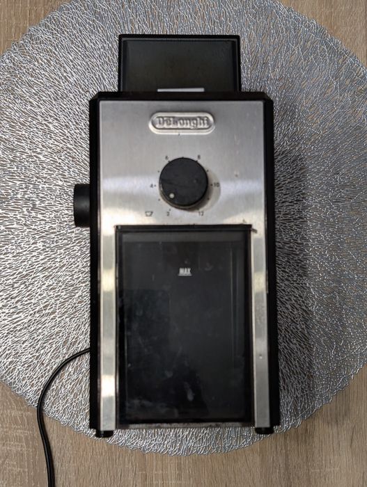 Młynek do kawy DeLonghi