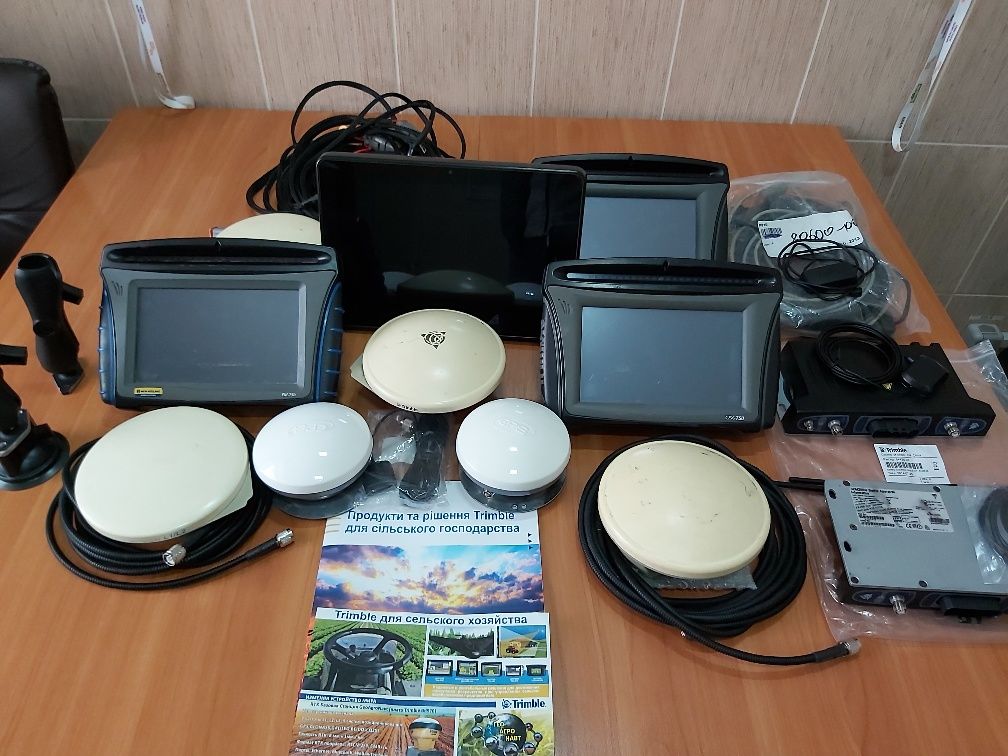 Trimble CFX750 DGPS/OmniStar/RTX/RTK монітор автопілота+антенаAG15/25