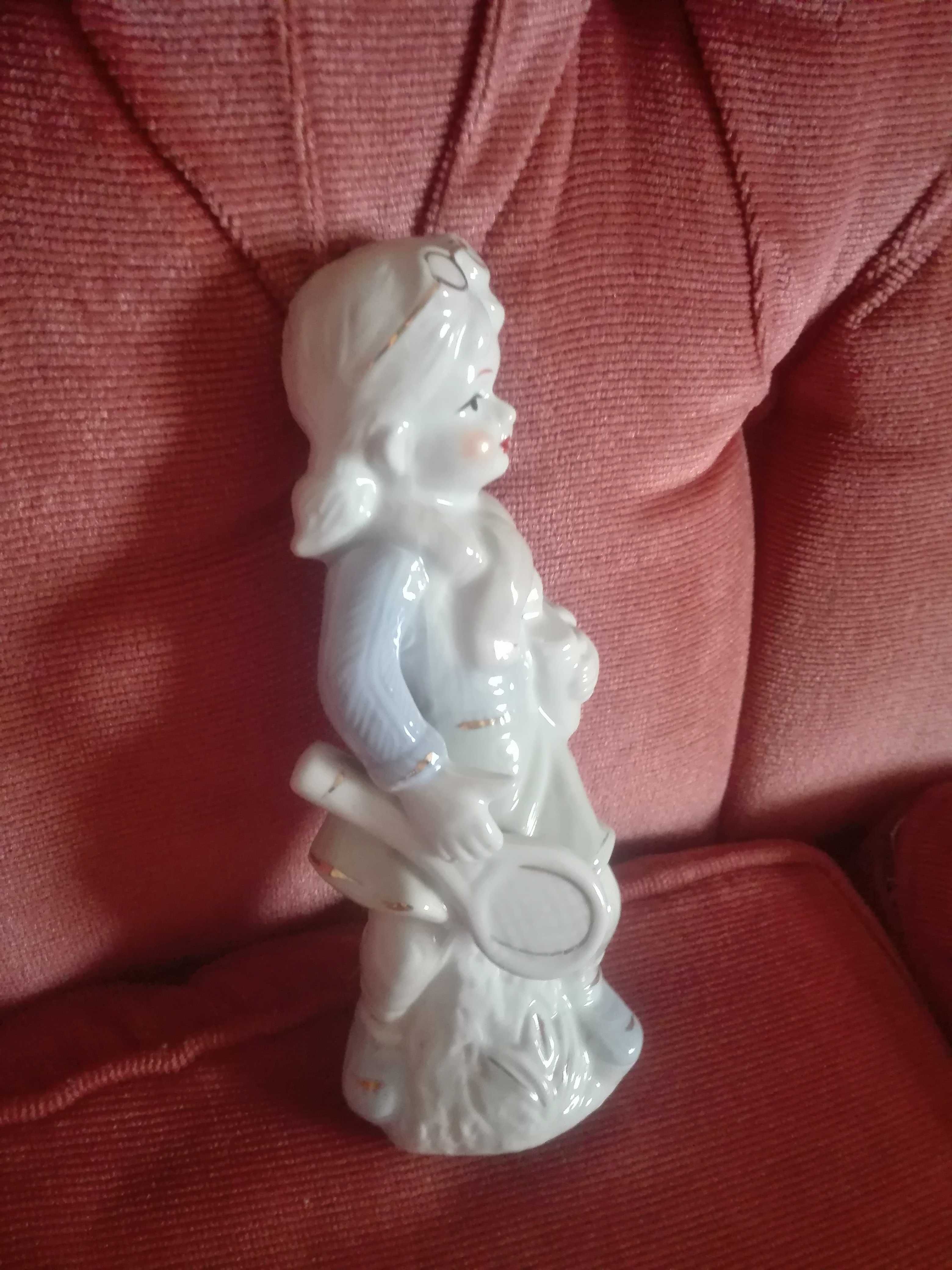 Porcelanowa stara figurka