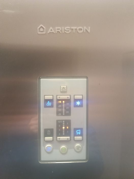 Sprzedam lodówko- zamrażarkę Aniston .