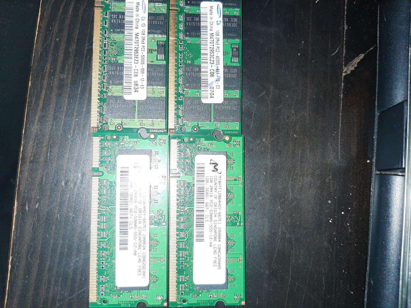 Placas de memória  6de 1giga cada e 2- 512ram, ddr2