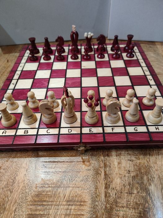 Szachy drewniane królewskie wiśniowe.  Kaseta 31.