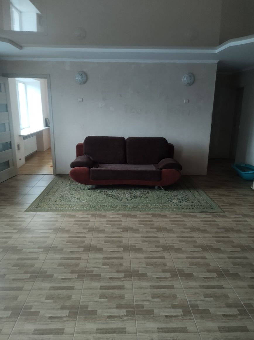 Трёхкомнатная квартира возле Славутич Арена.Стадион.80кв.м.Студия.