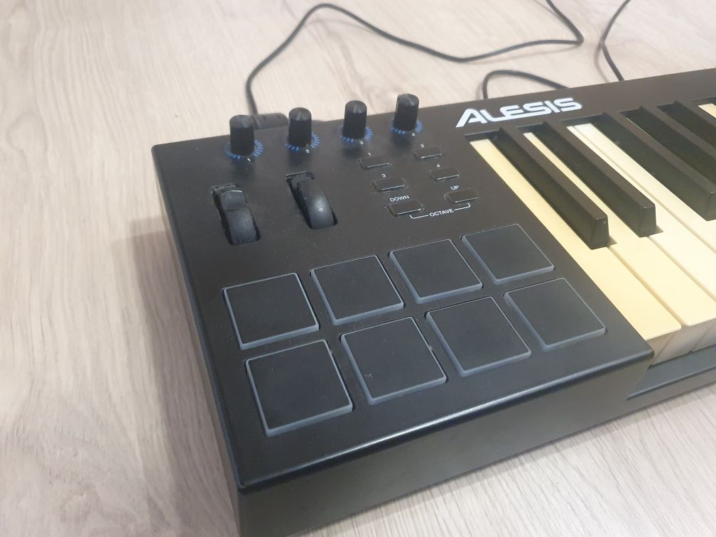 Klawiatura MIDI Alesis V25