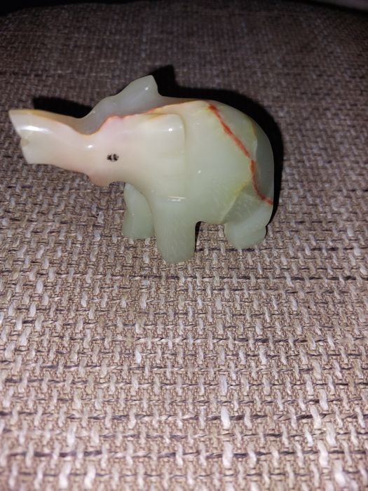 Фигурка слоник из натурального камня оникса