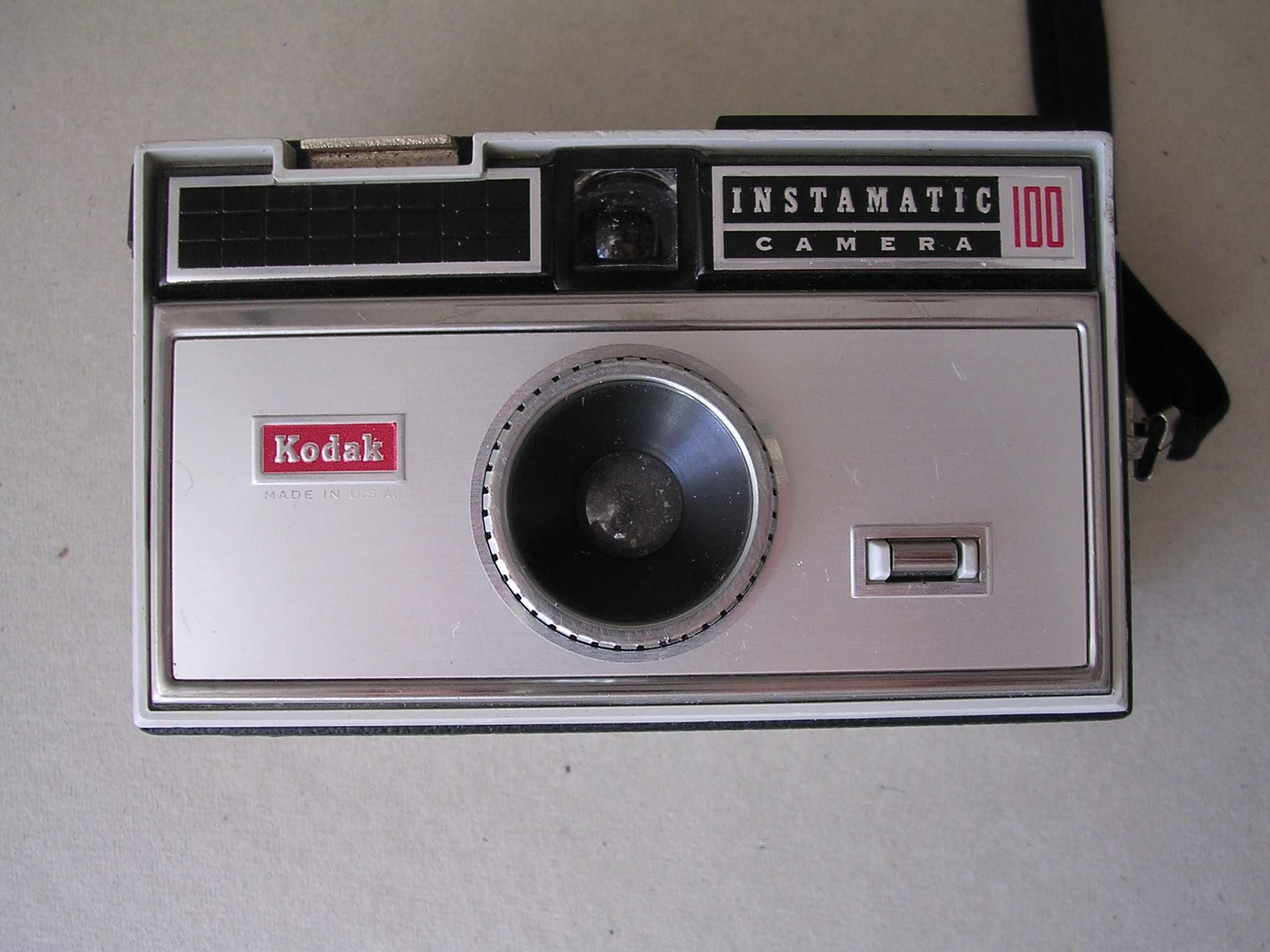 Stary aparat fotograficzny Kodak Instamatic Camera 100
