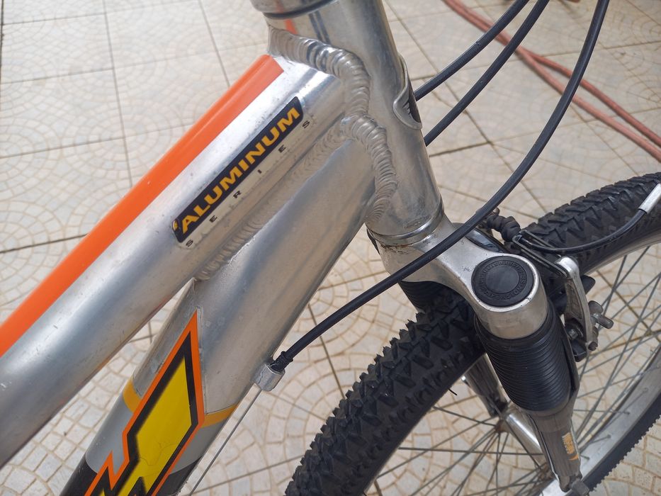 Bicicleta de senhora, BH, roda 26", em alumínio.