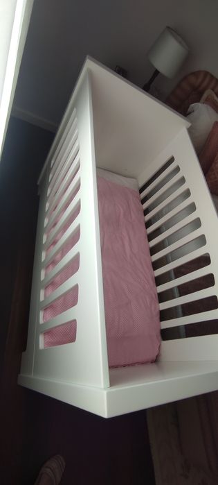 Berço em madeira Lacada