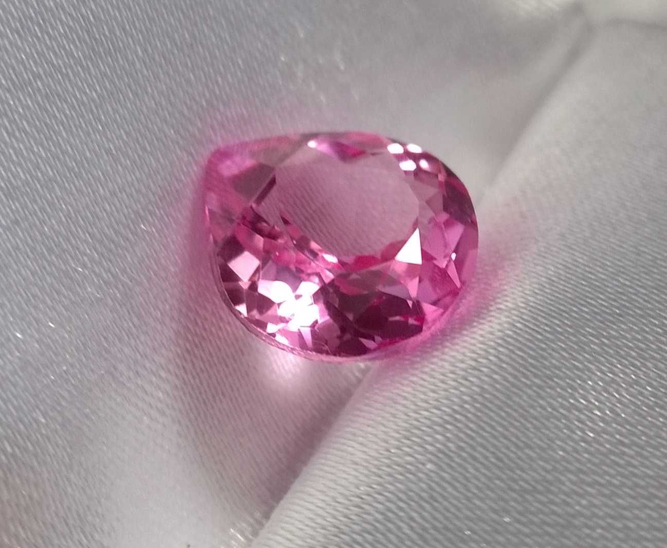 Szafir różowy  6.7 CT,  11.8 x 11.6 mm