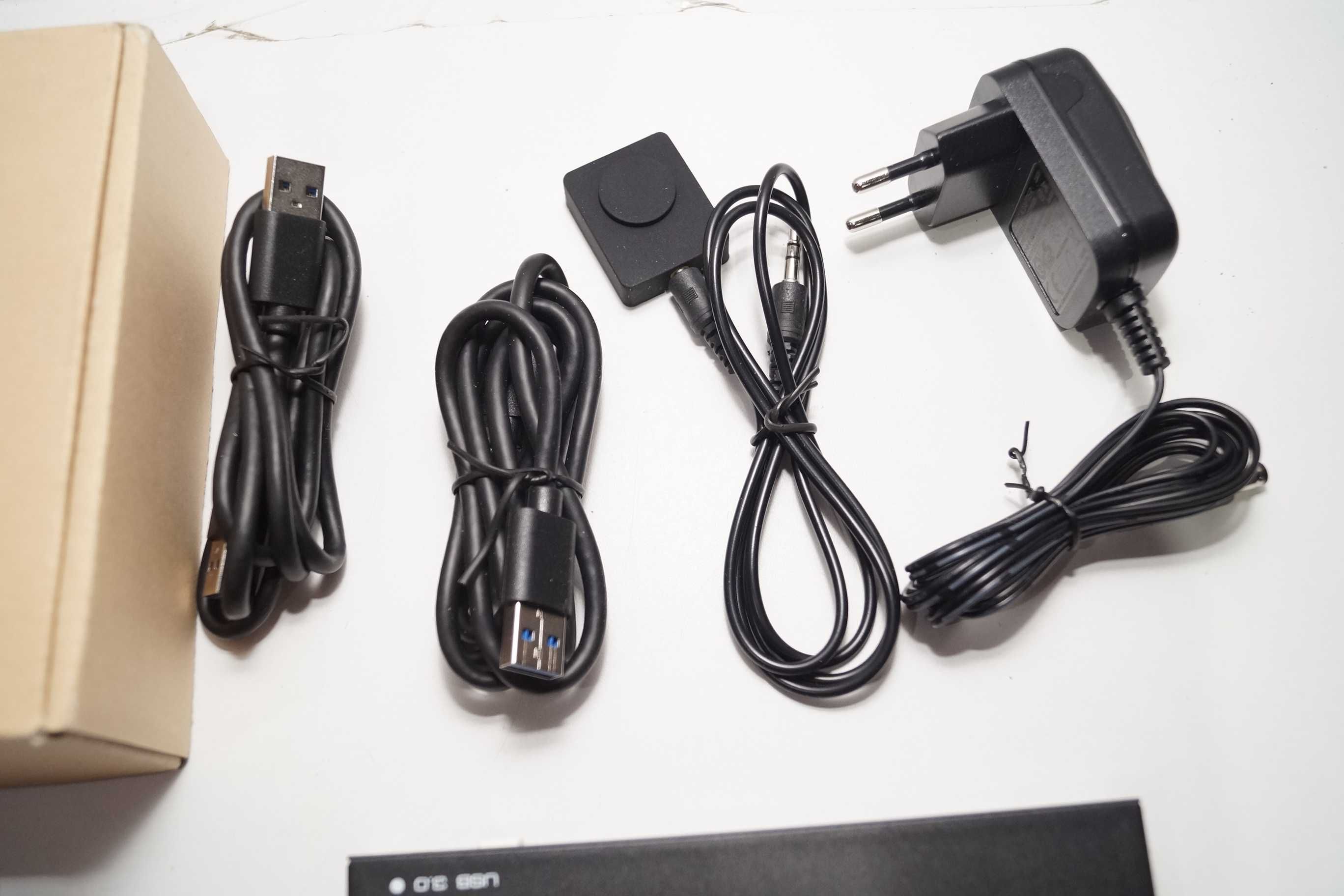 1465 Switch KVM USB + DP Przełącznik 8K 60Hz USB 3.0 DisplayPort