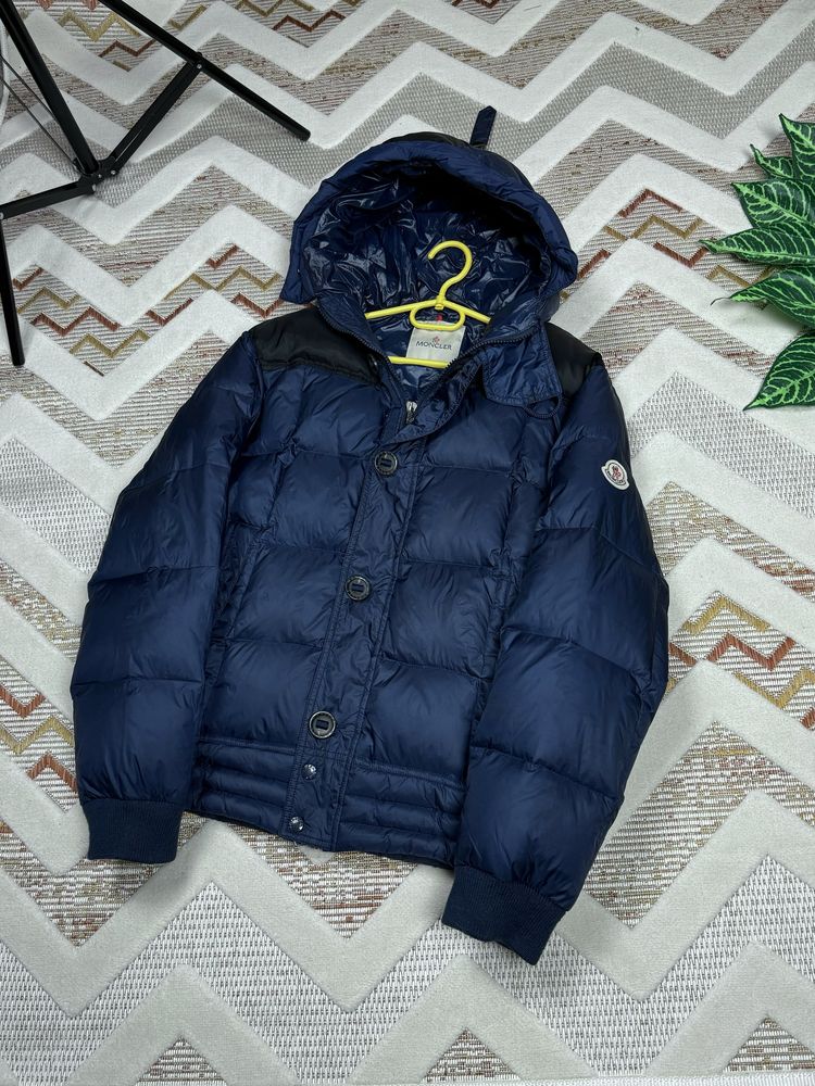 Moncler пуховик оригинал размер S/M куртка