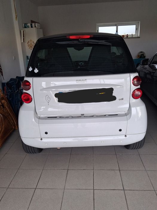 Smat cor branco com pneus em bom estado