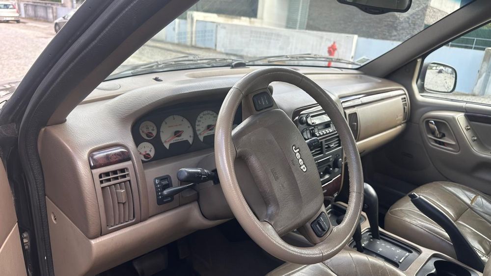 JEEP- Grand Cherokee