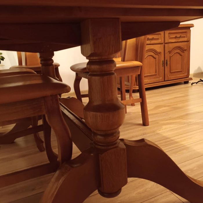 Stół dębowy rozkładany  i 6 krzeseł