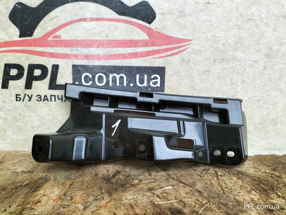 Suzuki SX4 S-Cross 21- Кронштейн переднего бампера фары левой