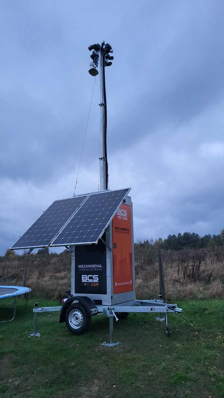 Mobilna wieża monitoringu BCS MOBILCAM P750 z panelami słonecznymi