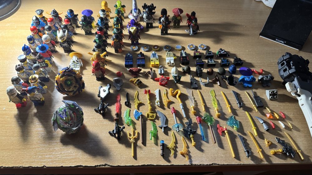 Продам фигурки лего ниндзяго,и так далее и бейблейд