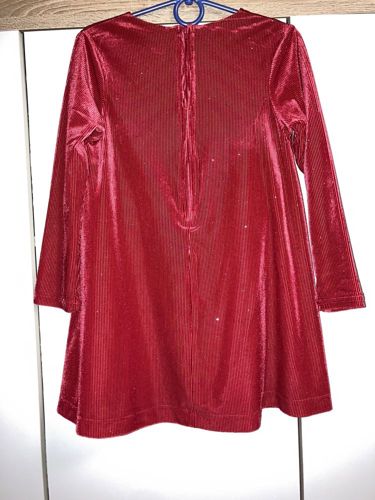 Продам красное платье Chicco,122р.