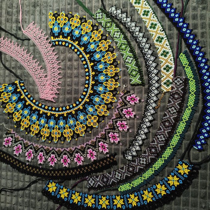 Прикраси з бісеру ручної роботи | Чокери, Силянки, Гердани |